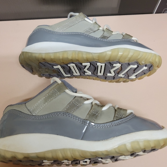 Shoes - Picture 2 of 4